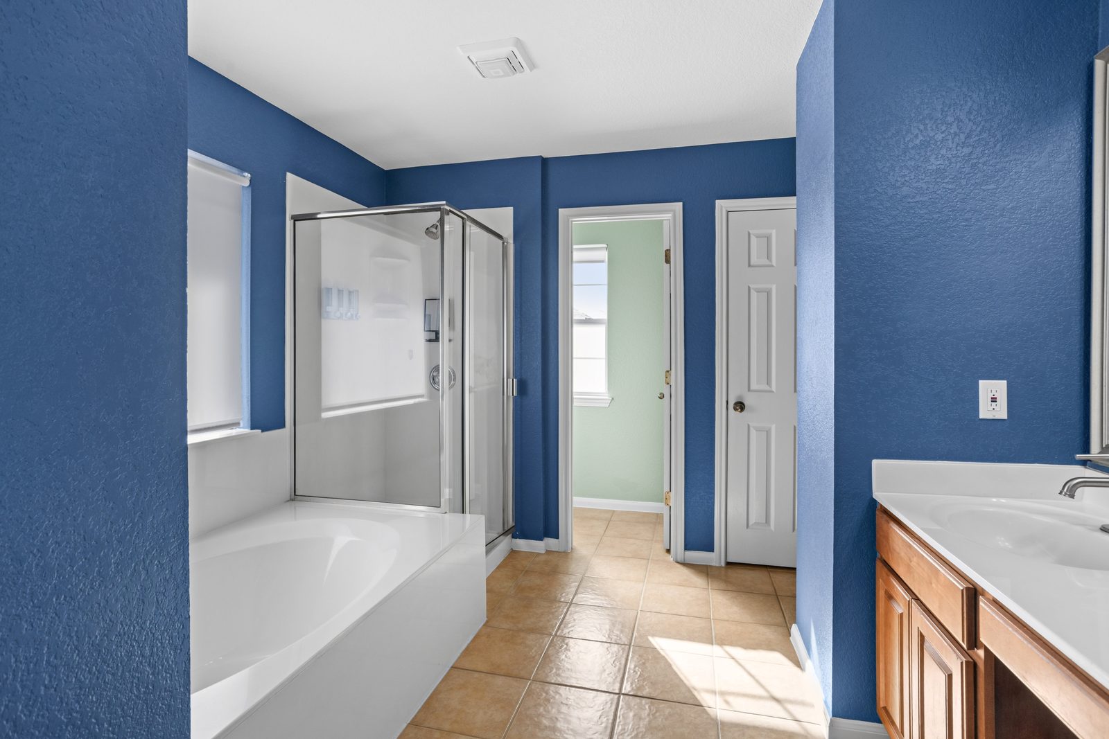 Primary Bath — vacant two-story home, Austin TX real estate photography