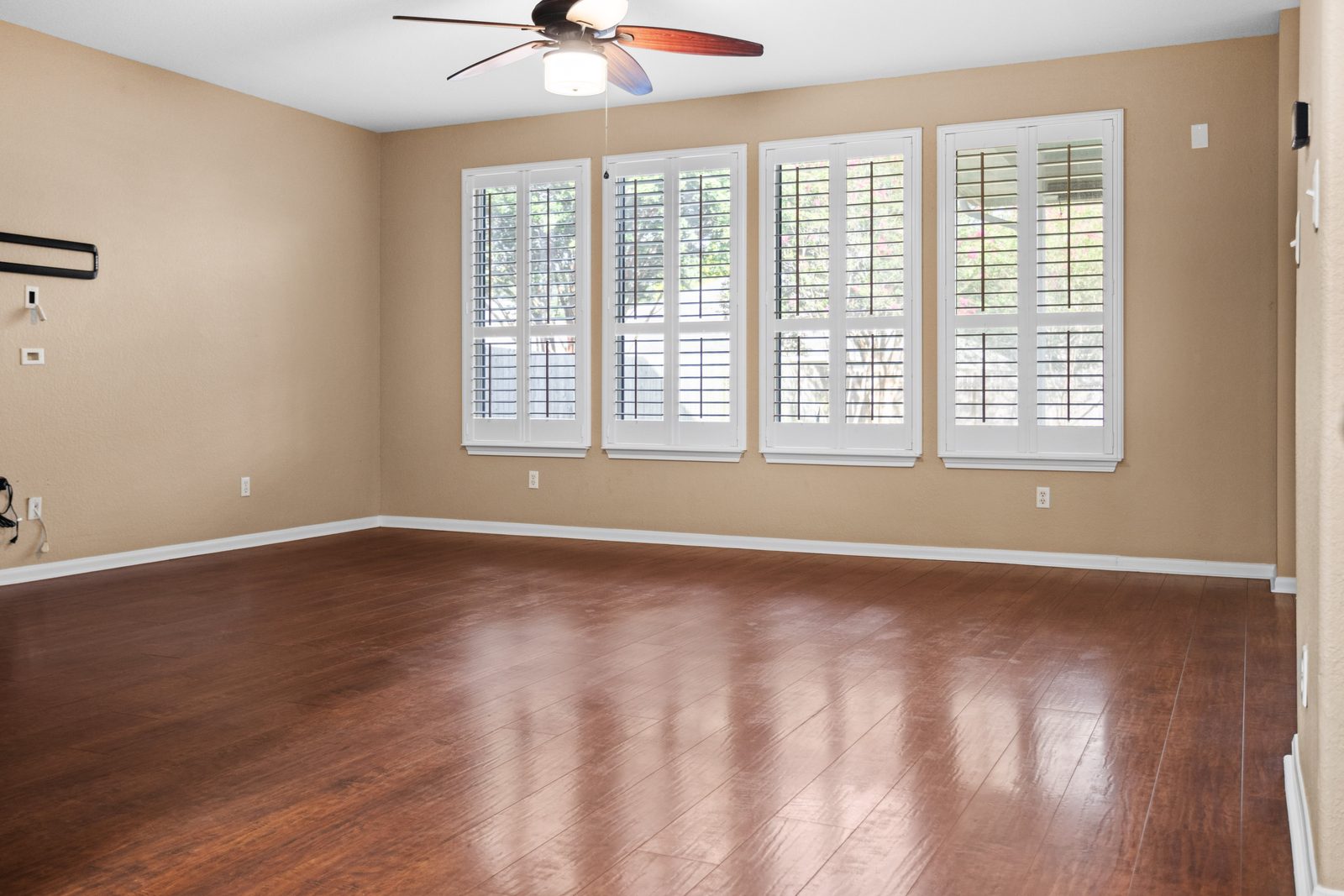 Living — vacant two-story home, Austin TX real estate photography