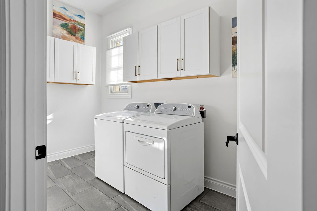 Laundry — Hill Country custom home, Austin TX real estate photography
